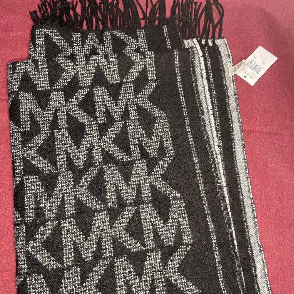 Michael Kors NWT black and white long scarf with fringe 26" x 77"